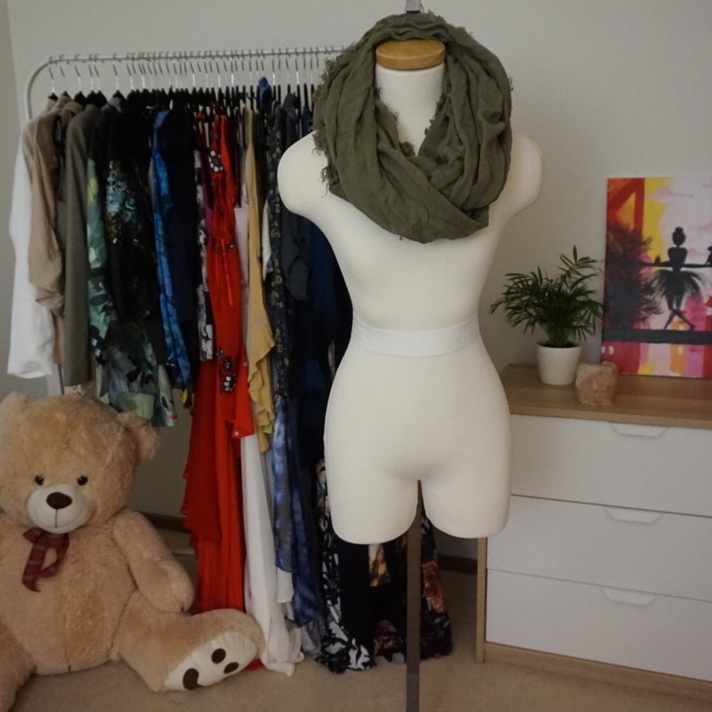 Green infinity scarf